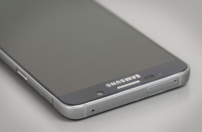 android updates screen lights up randomly